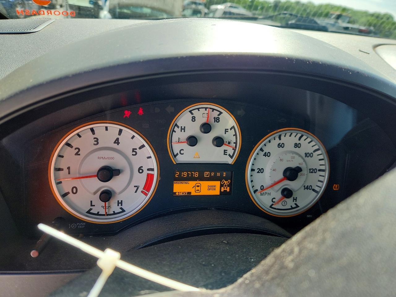 2011 NISSAN TITAN SV photo 17