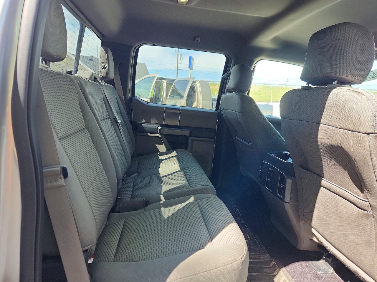 2015 FORD F150 SUPERCREW photo 28
