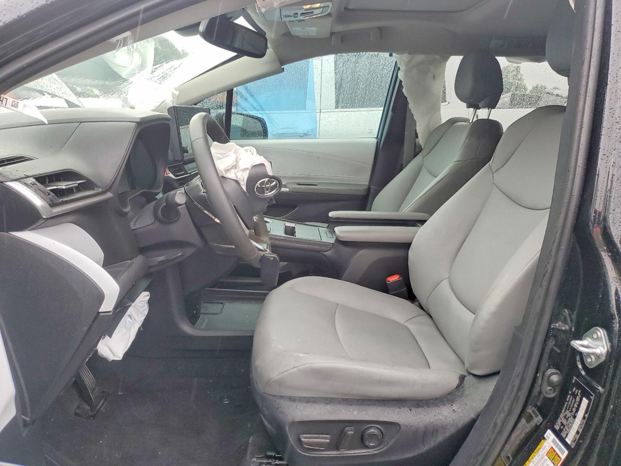 2025 TOYOTA SIENNA XLE 8-PASSENGER photo 19