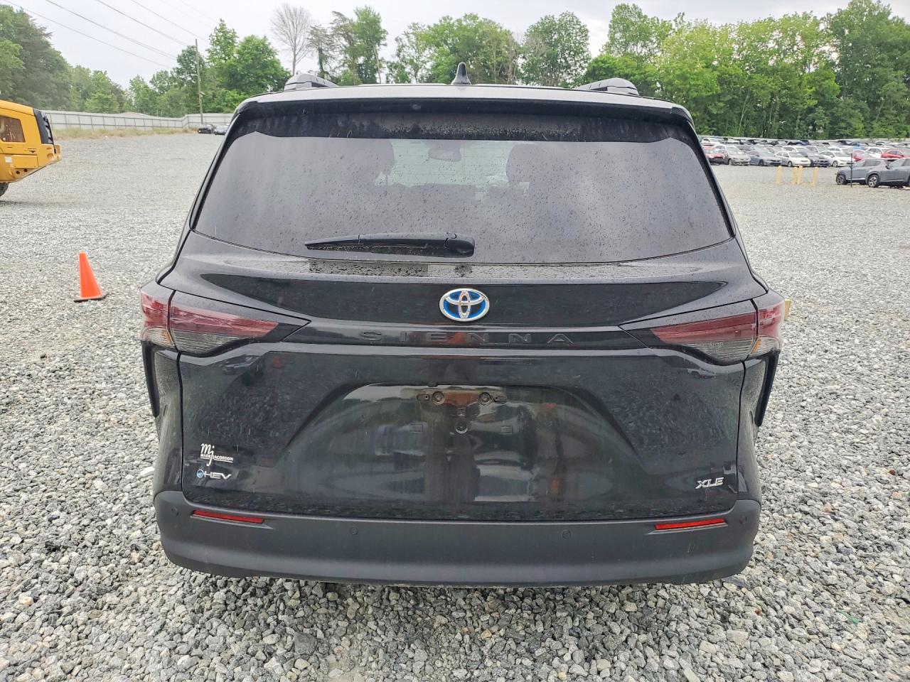 2025 TOYOTA SIENNA XLE 8-PASSENGER photo 16