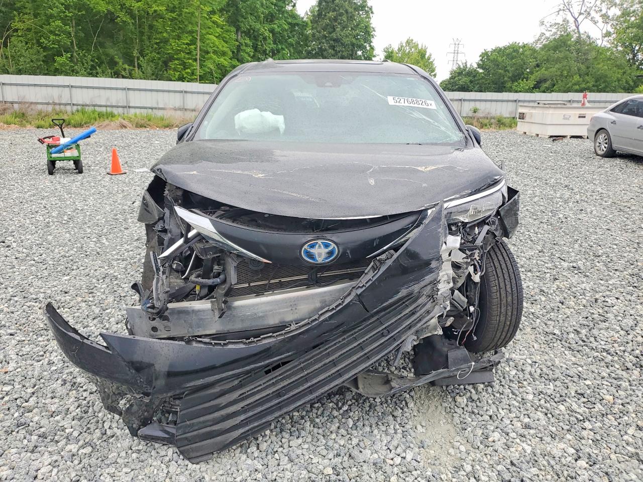 2025 TOYOTA SIENNA XLE 8-PASSENGER photo 13