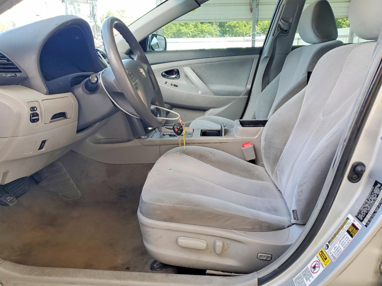 2011 TOYOTA CAMRY LE photo 19