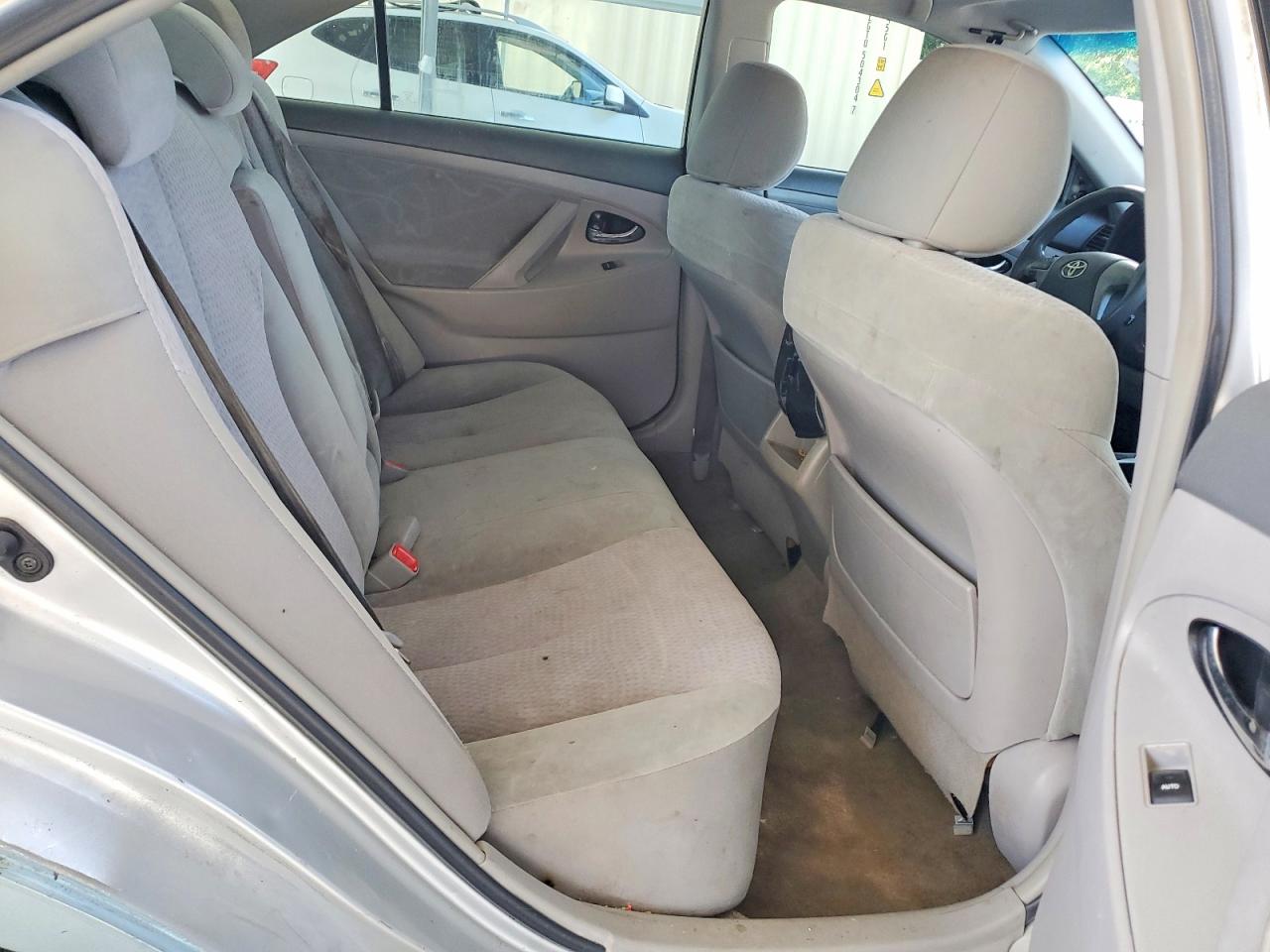 2011 TOYOTA CAMRY LE photo 28
