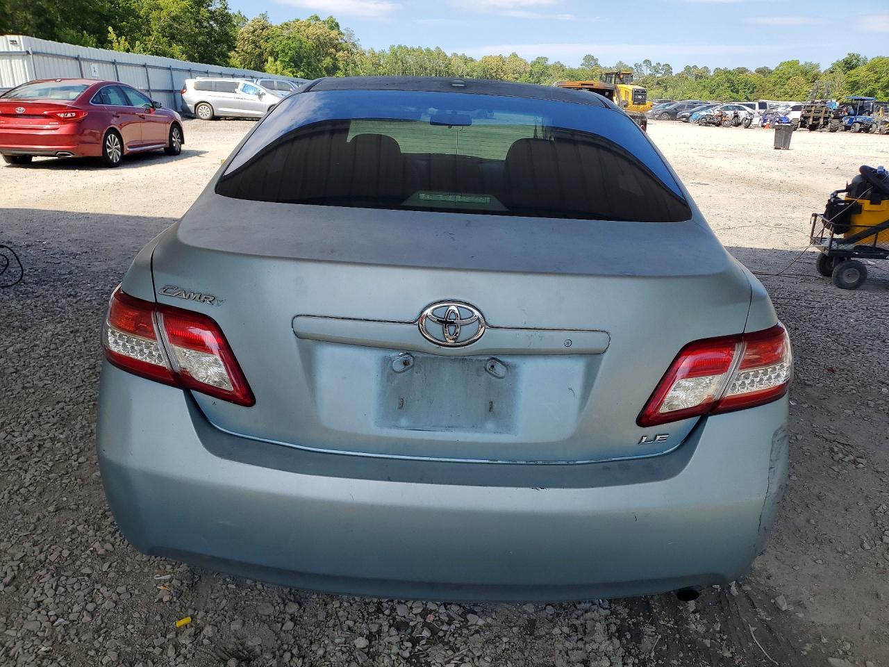 2011 TOYOTA CAMRY LE photo 16