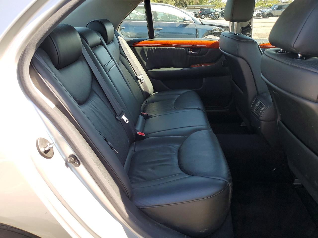 2004 LEXUS LS 430 photo 19