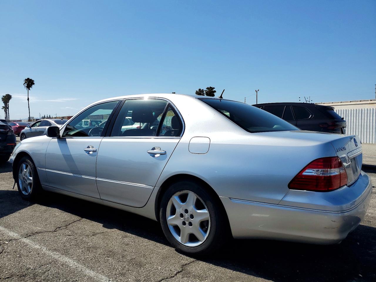 2004 LEXUS LS 430 photo 3