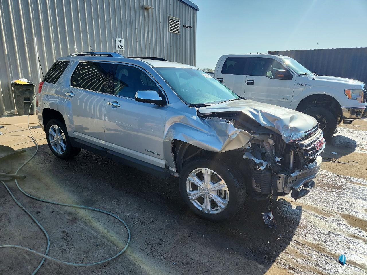 2017 GMC TERRAIN SLT photo 4