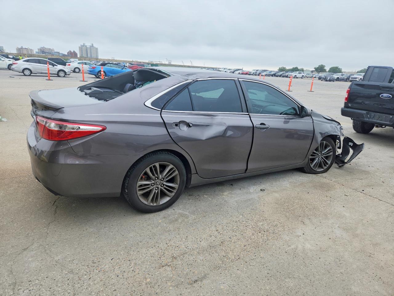 2015 TOYOTA CAMRY SE photo 7