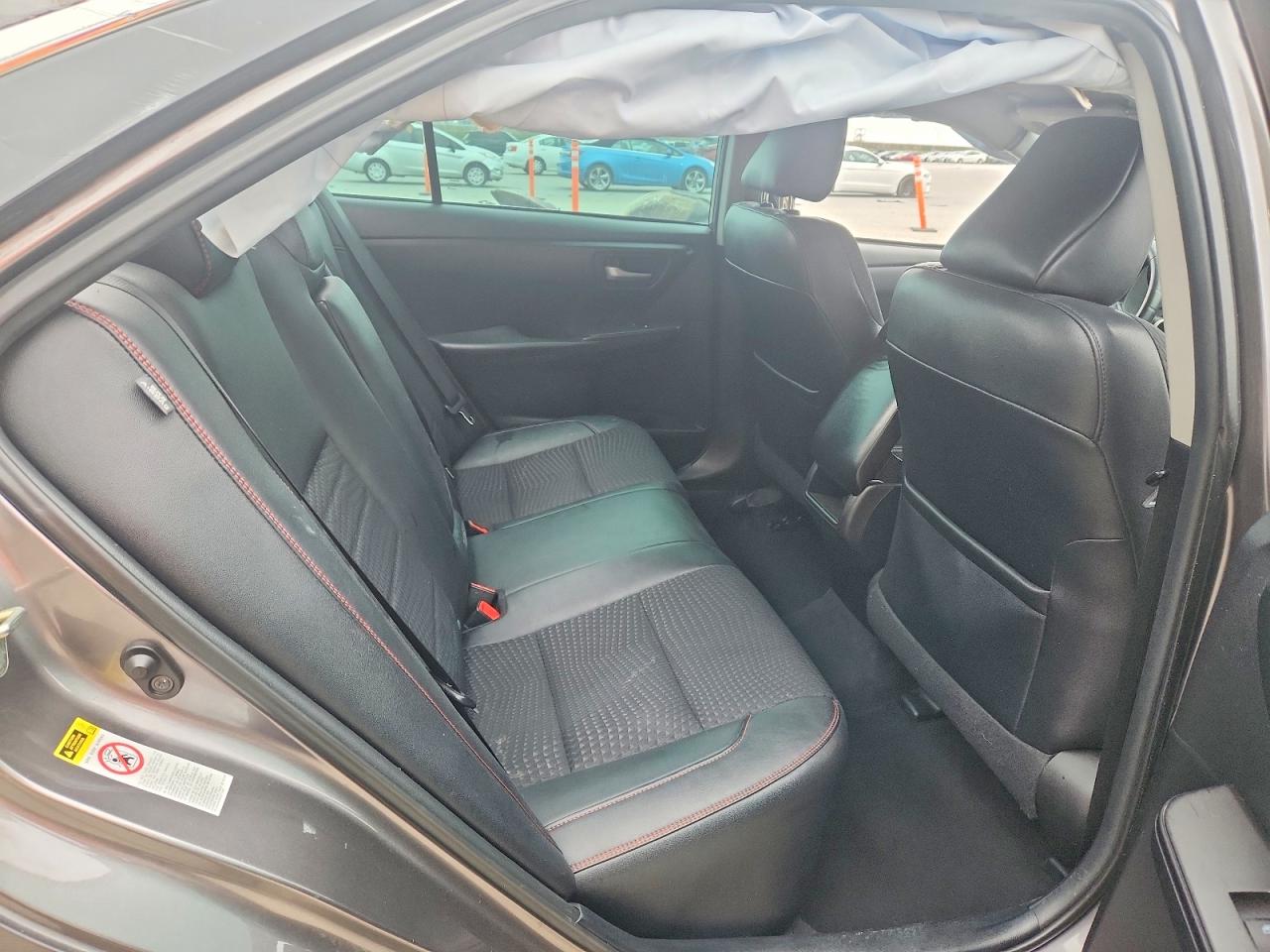 2015 TOYOTA CAMRY SE photo 28