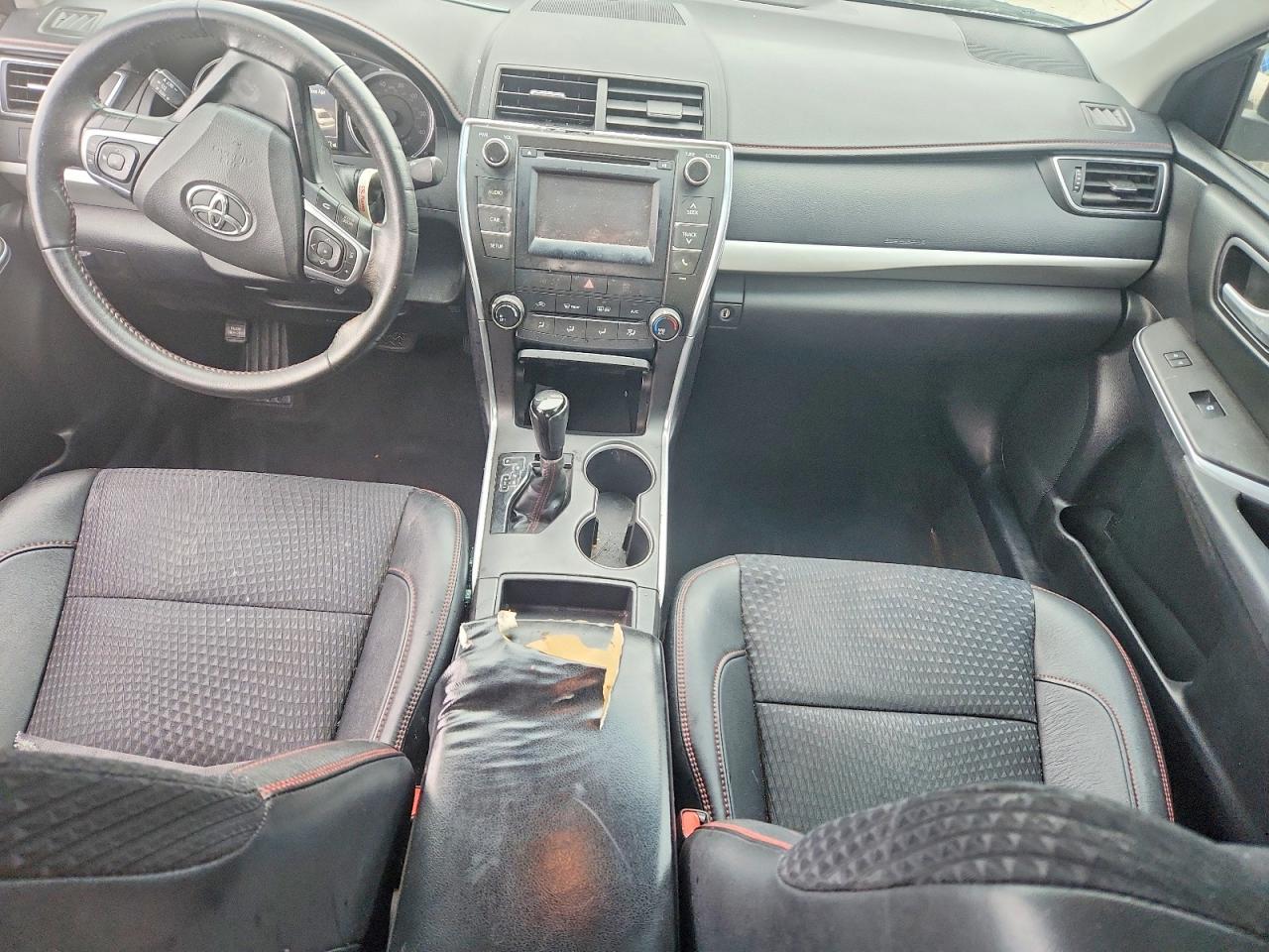 2015 TOYOTA CAMRY SE photo 22