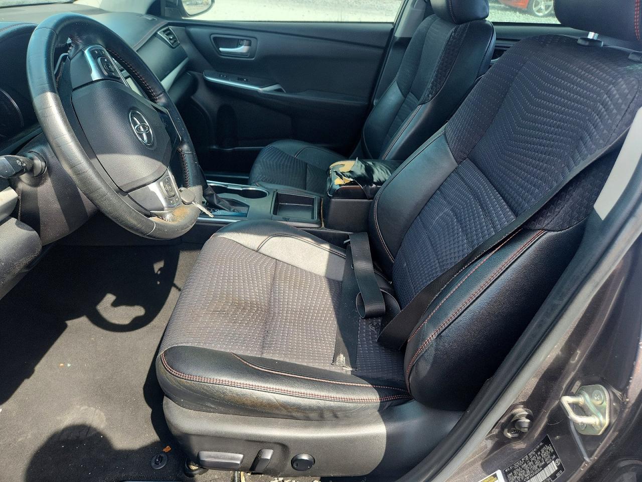 2015 TOYOTA CAMRY SE photo 19