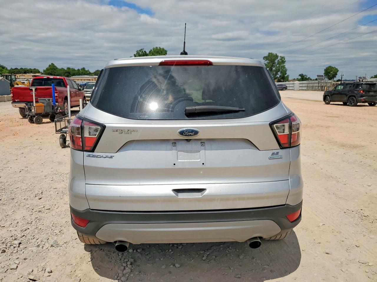 2017 FORD ESCAPE SE photo 11