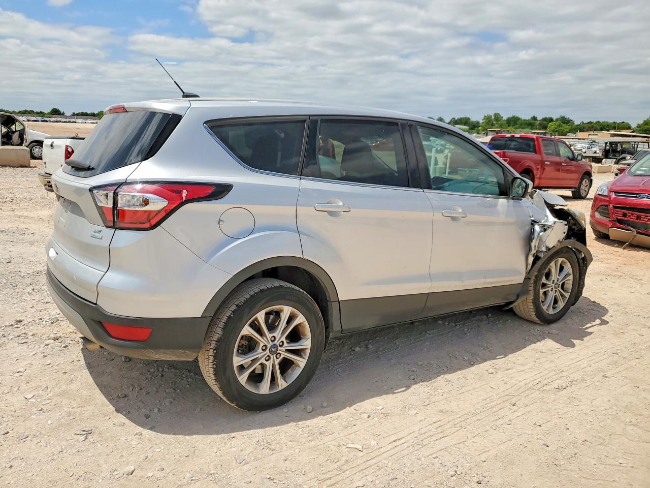 2017 FORD ESCAPE SE photo 5