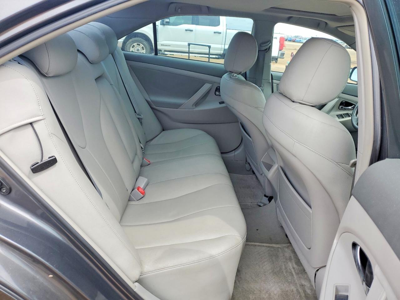 2010 TOYOTA CAMRY LE photo 10