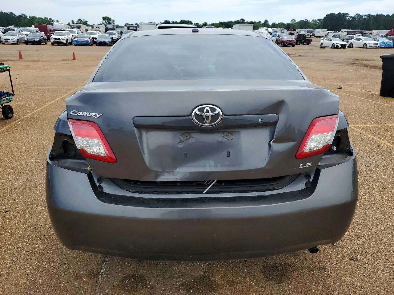2010 TOYOTA CAMRY LE photo 6