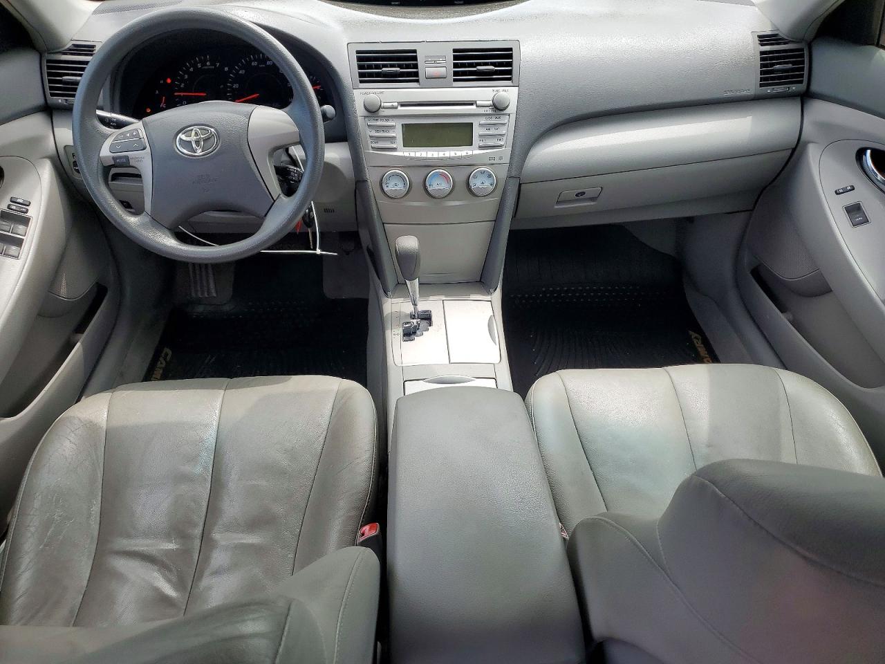2010 TOYOTA CAMRY LE photo 8