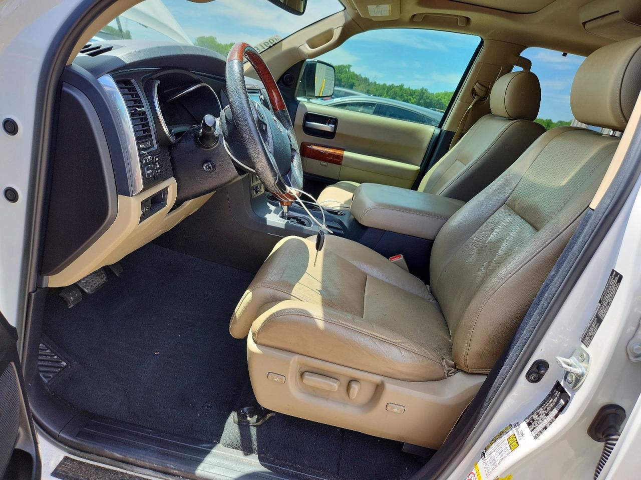 2019 TOYOTA SEQUOIA PLATINUM photo 19