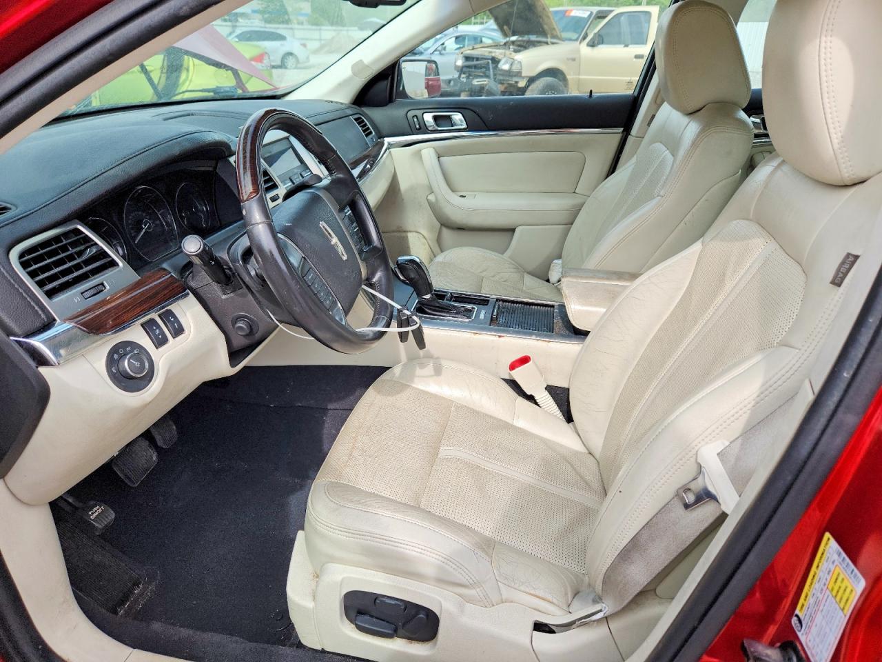 2010 LINCOLN MKS photo 7