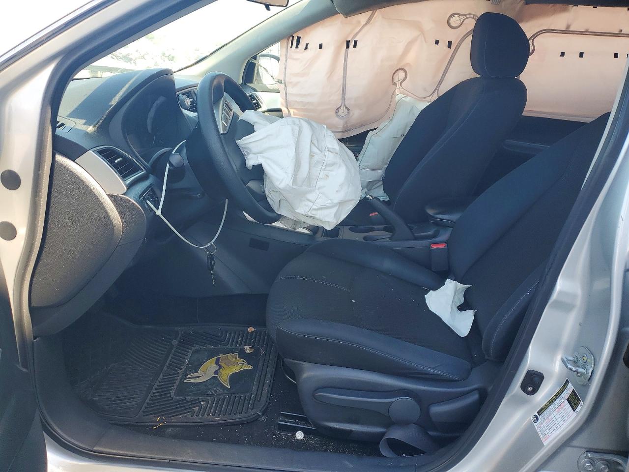 2016 NISSAN SENTRA S photo 13