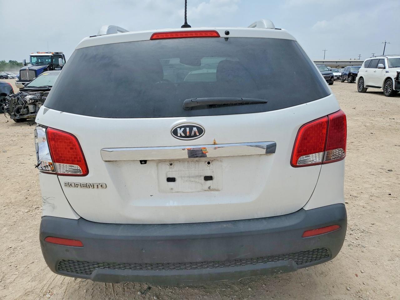 2011 KIA SORENTO LX photo 11