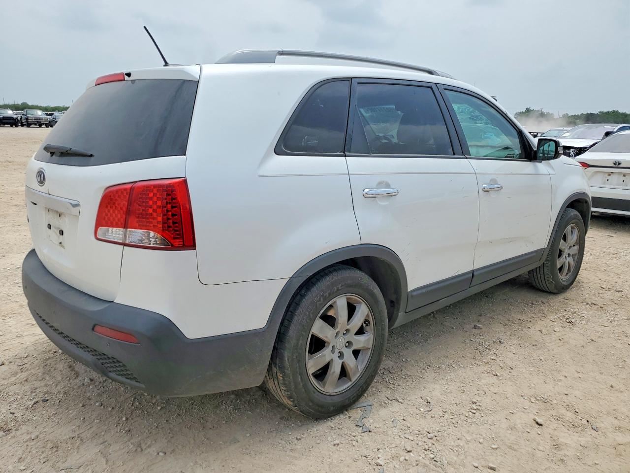 2011 KIA SORENTO LX photo 5