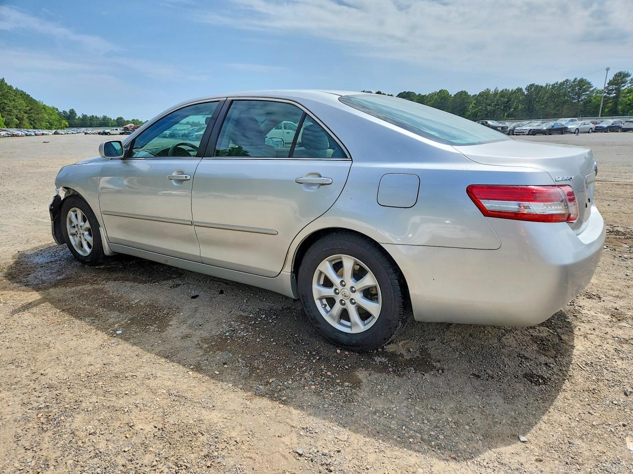 2011 TOYOTA CAMRY LE photo 4