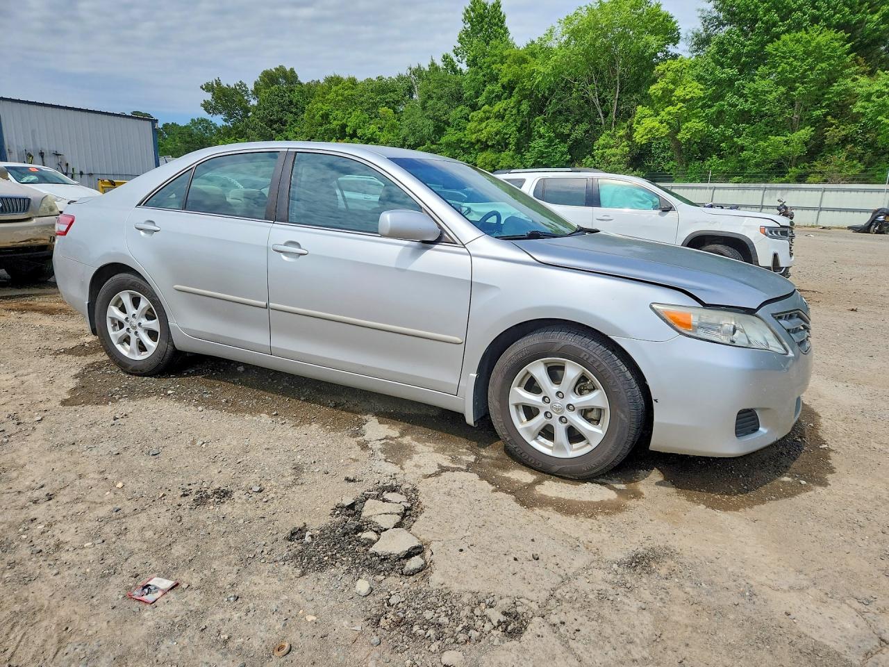 2011 TOYOTA CAMRY LE photo 10