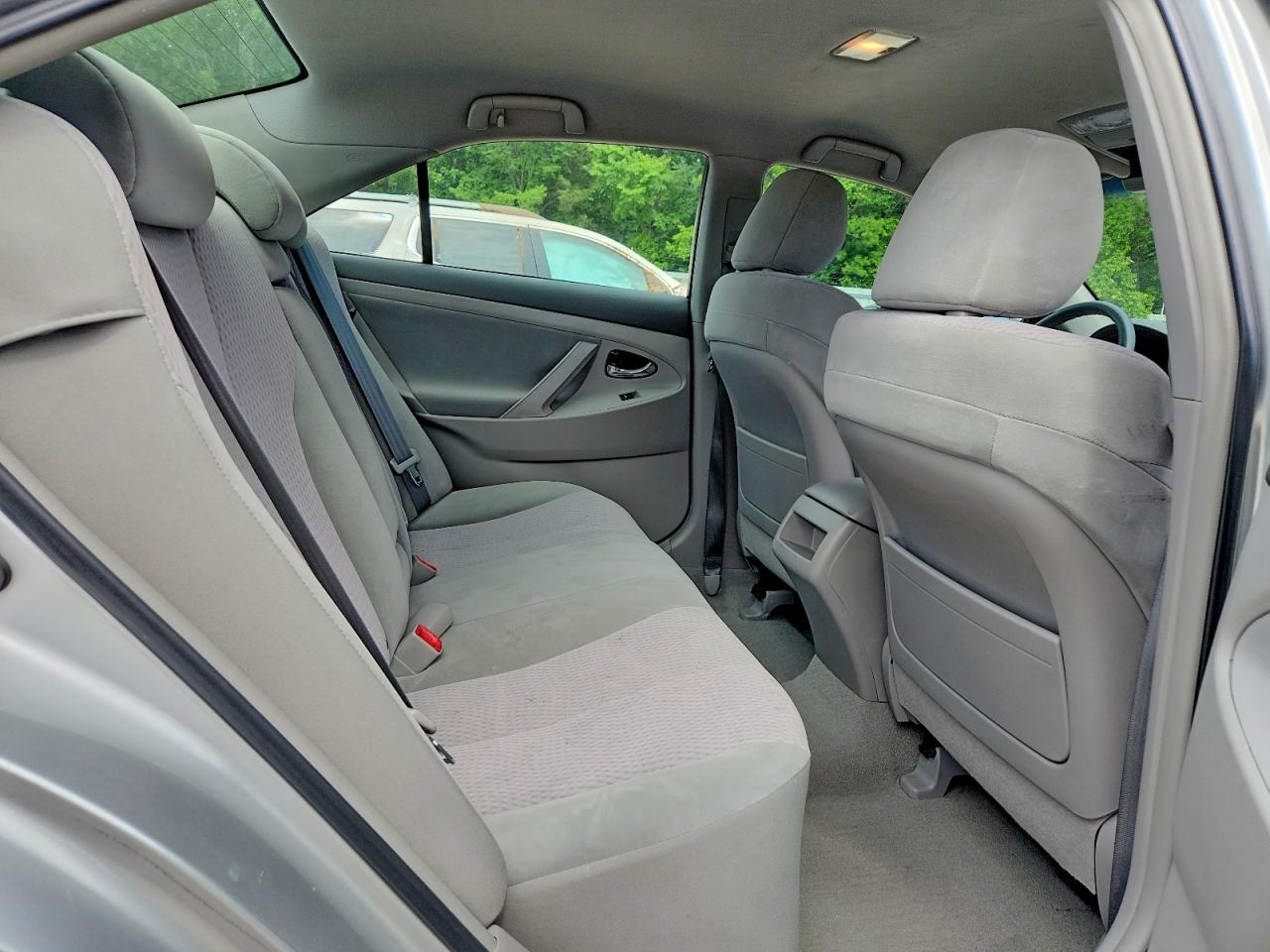 2011 TOYOTA CAMRY LE photo 28