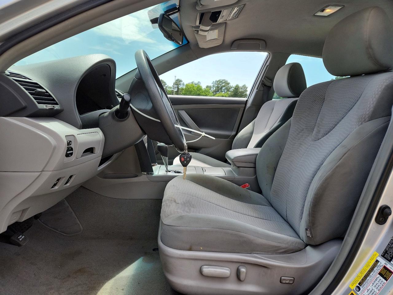 2011 TOYOTA CAMRY LE photo 19