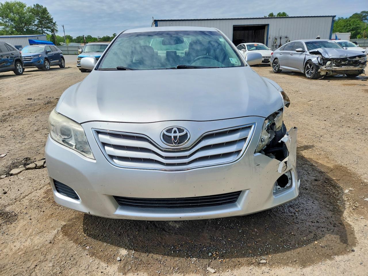 2011 TOYOTA CAMRY LE photo 13