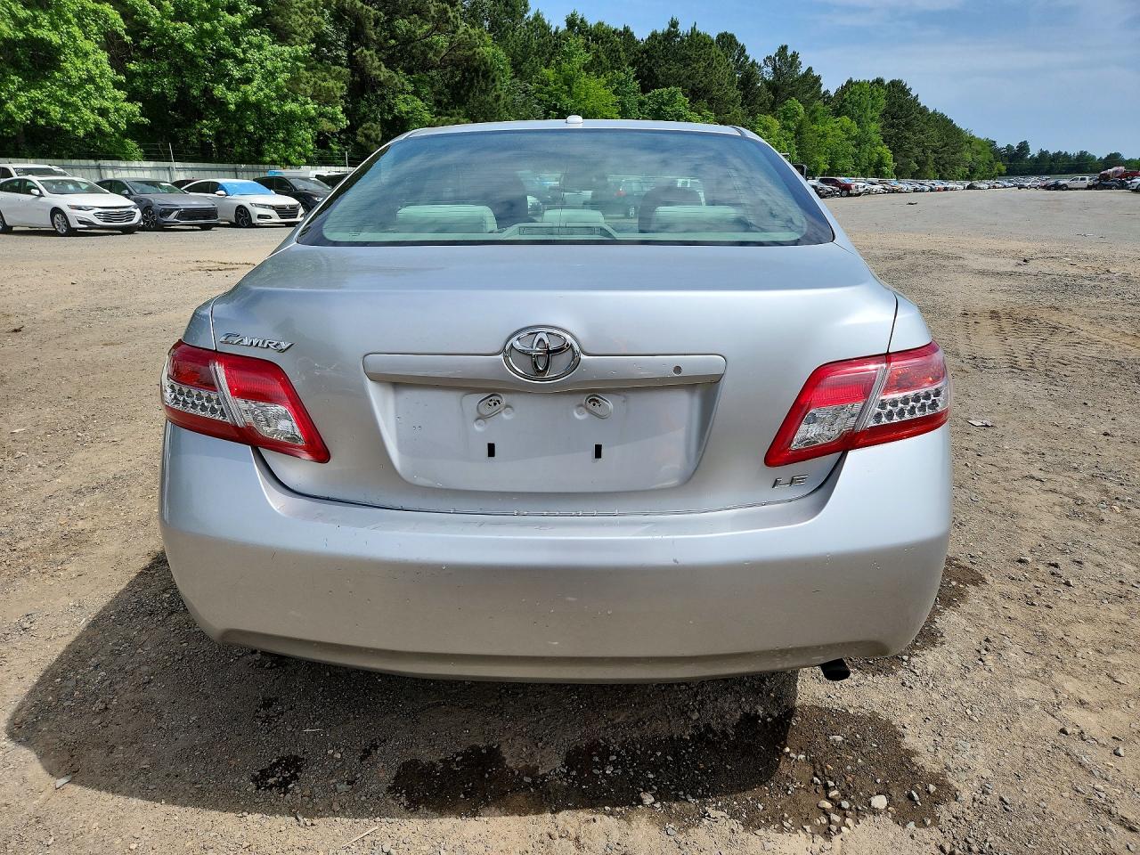 2011 TOYOTA CAMRY LE photo 16