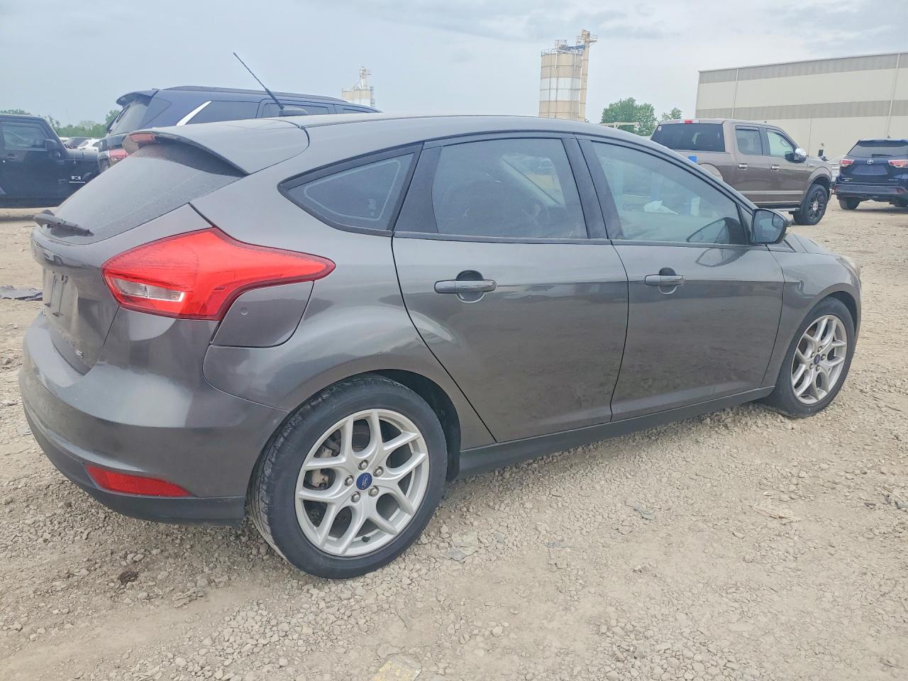 2015 FORD FOCUS SE photo 3