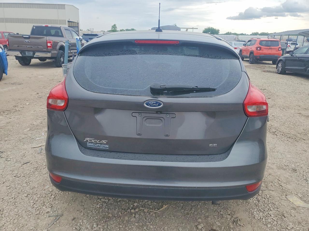 2015 FORD FOCUS SE photo 6