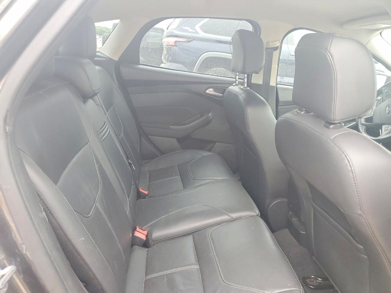 2015 FORD FOCUS SE photo 10