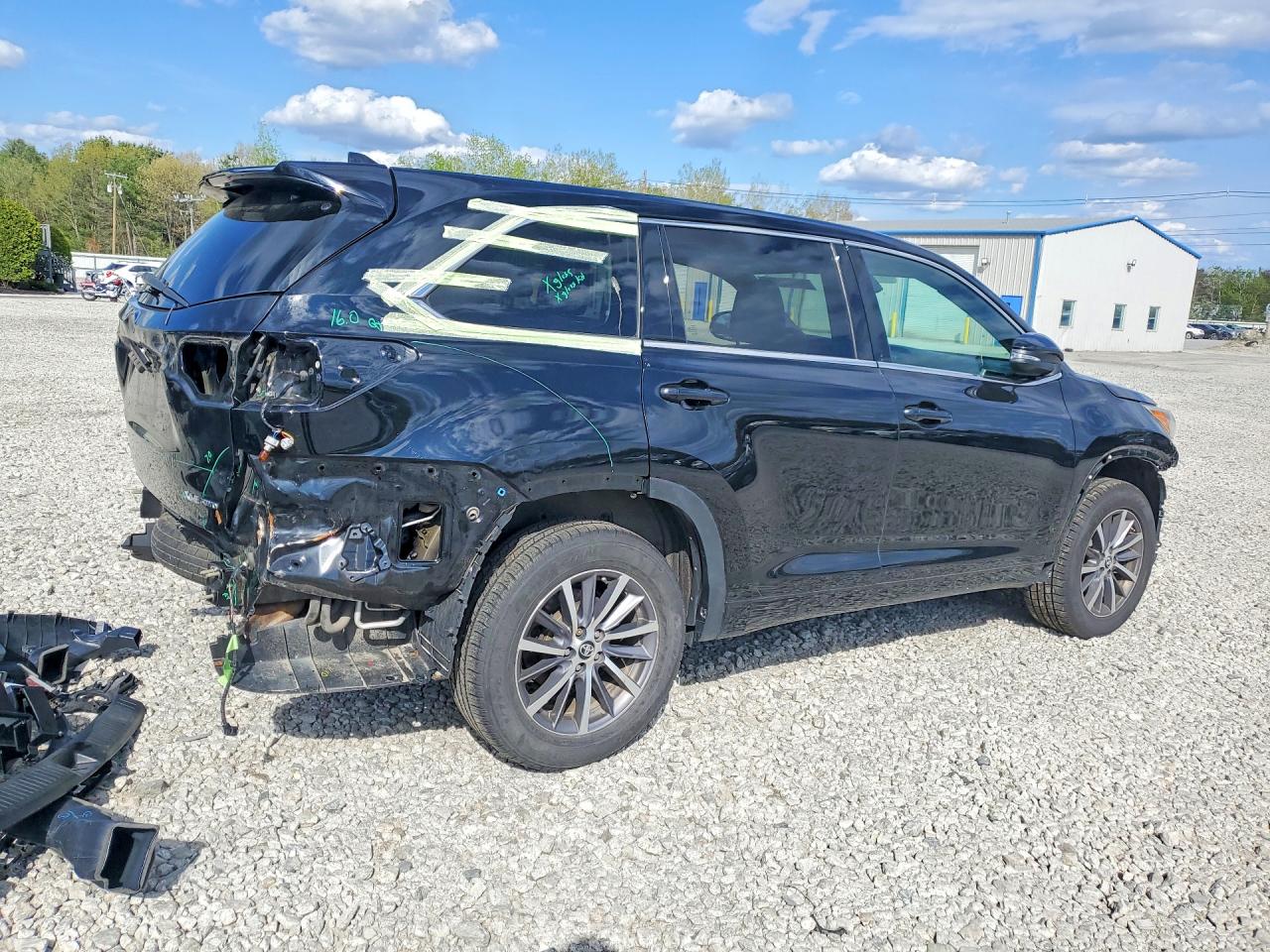2017 TOYOTA HIGHLANDER XLE photo 7
