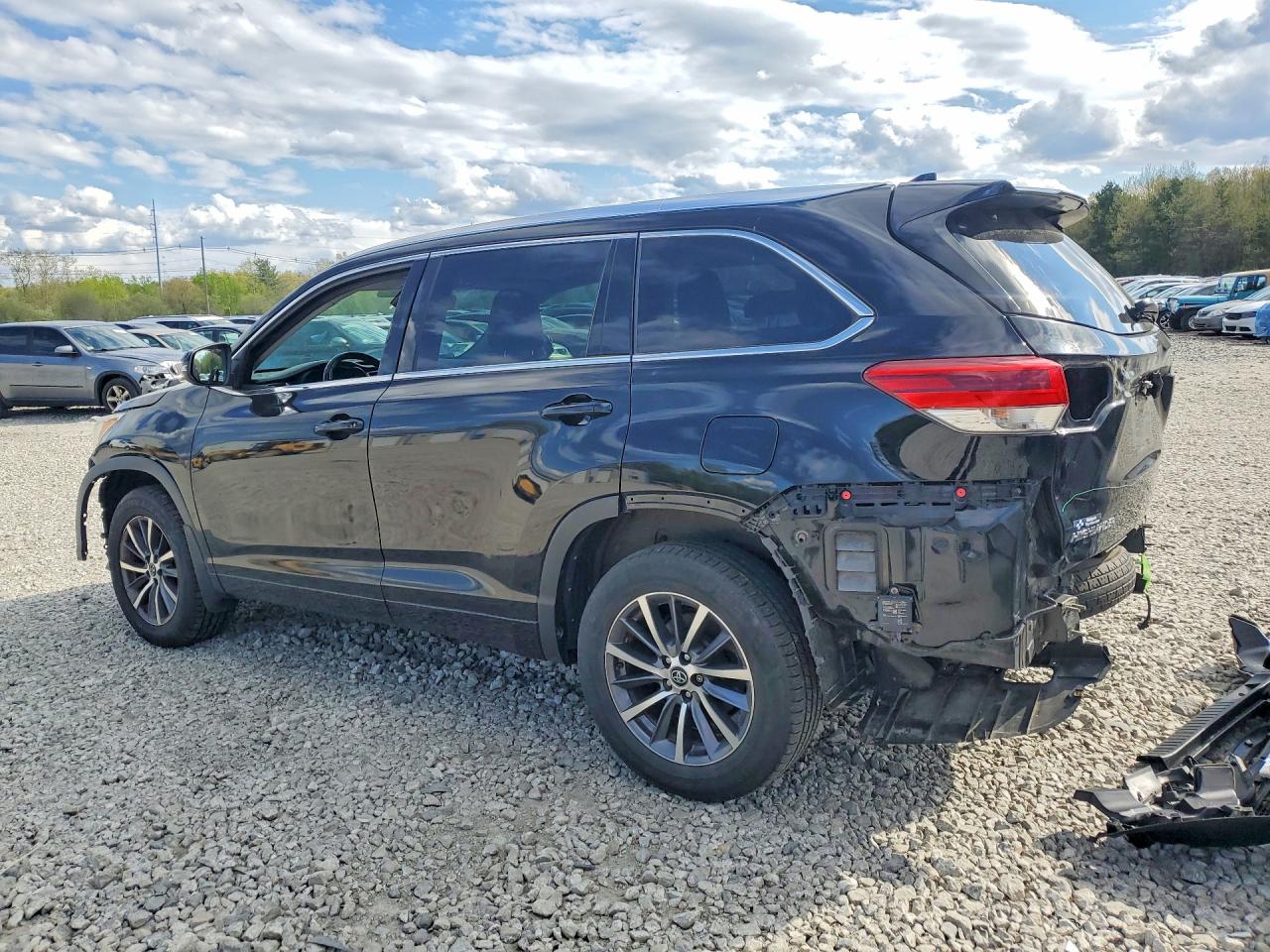 2017 TOYOTA HIGHLANDER XLE photo 4