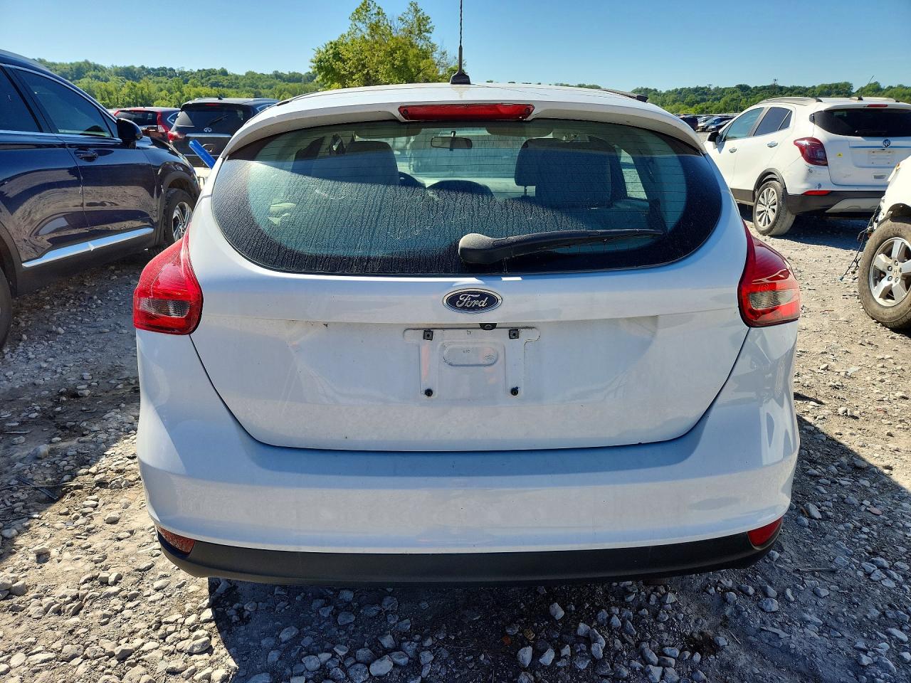 2017 FORD FOCUS SE photo 6