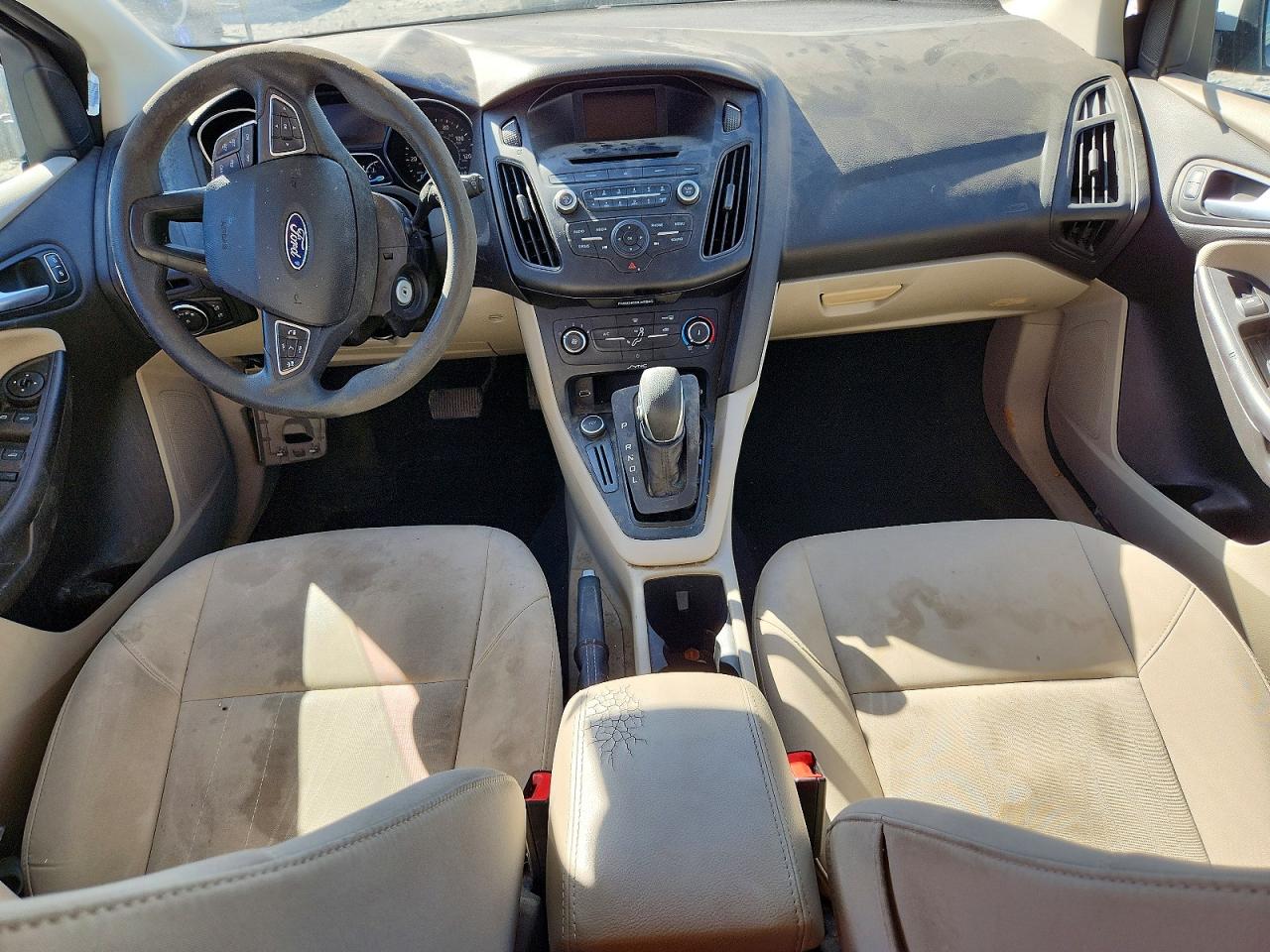 2017 FORD FOCUS SE photo 8