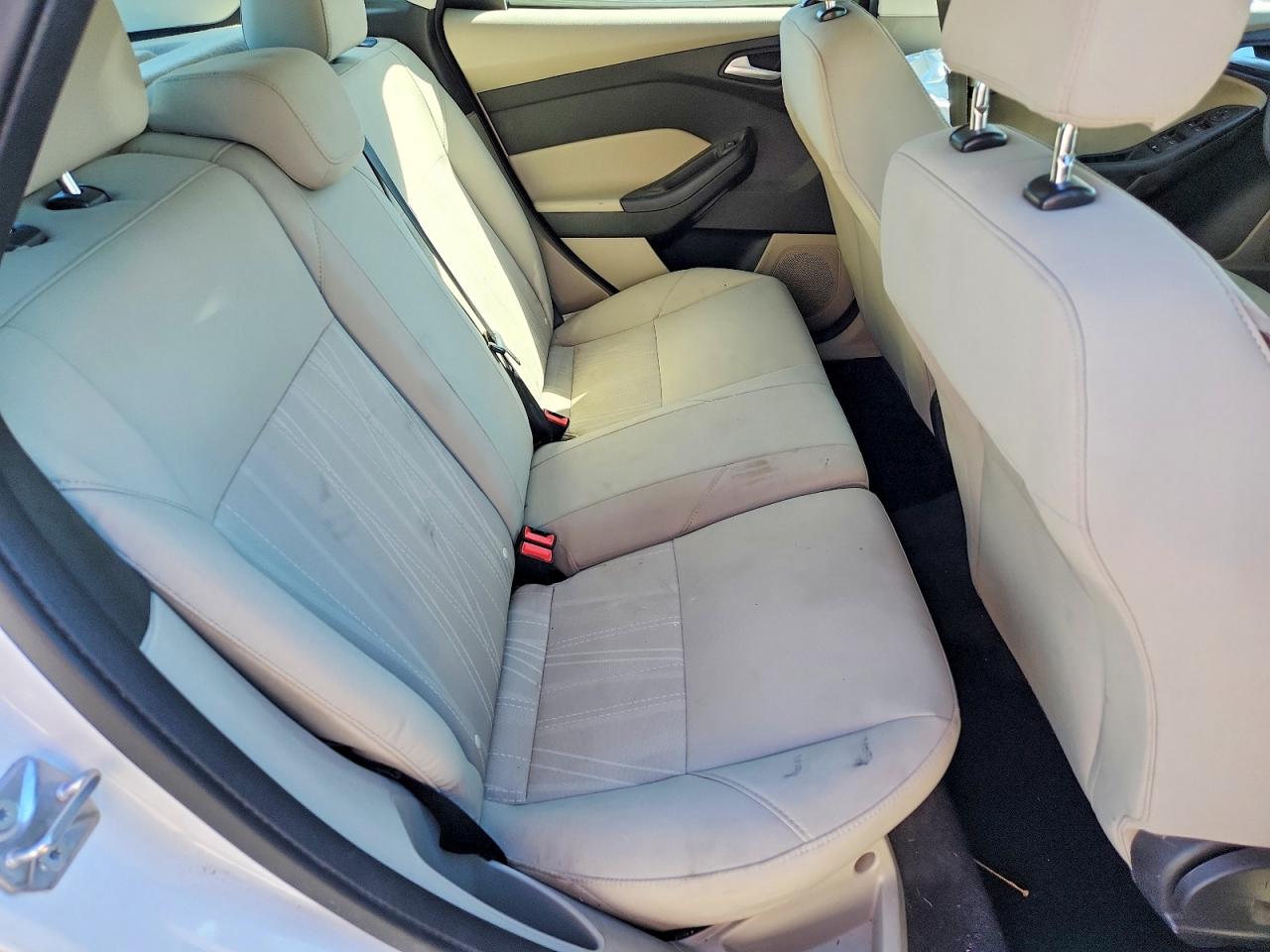 2017 FORD FOCUS SE photo 10