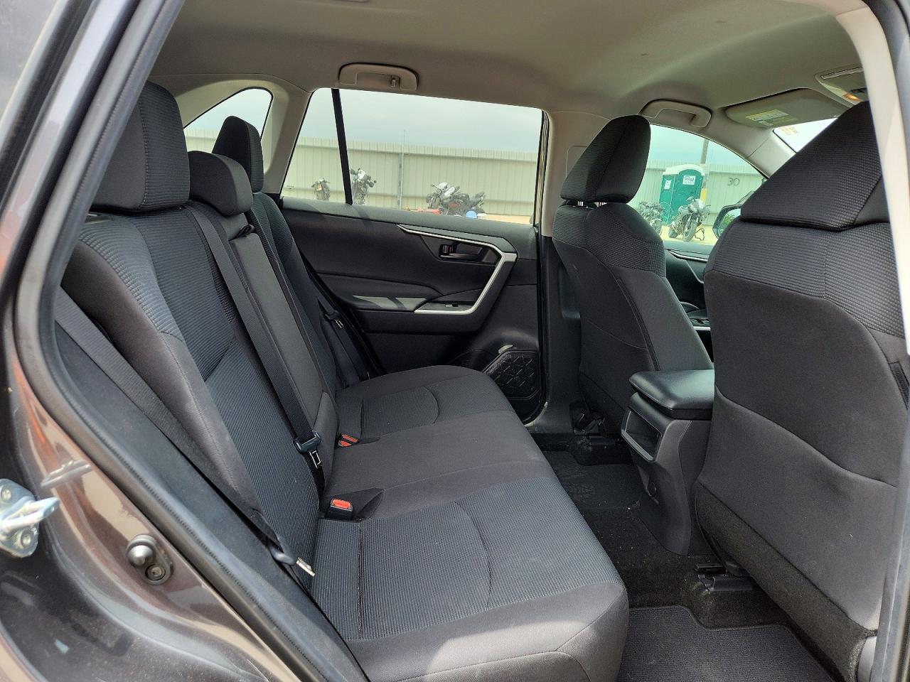 2021 TOYOTA RAV4 LE photo 19