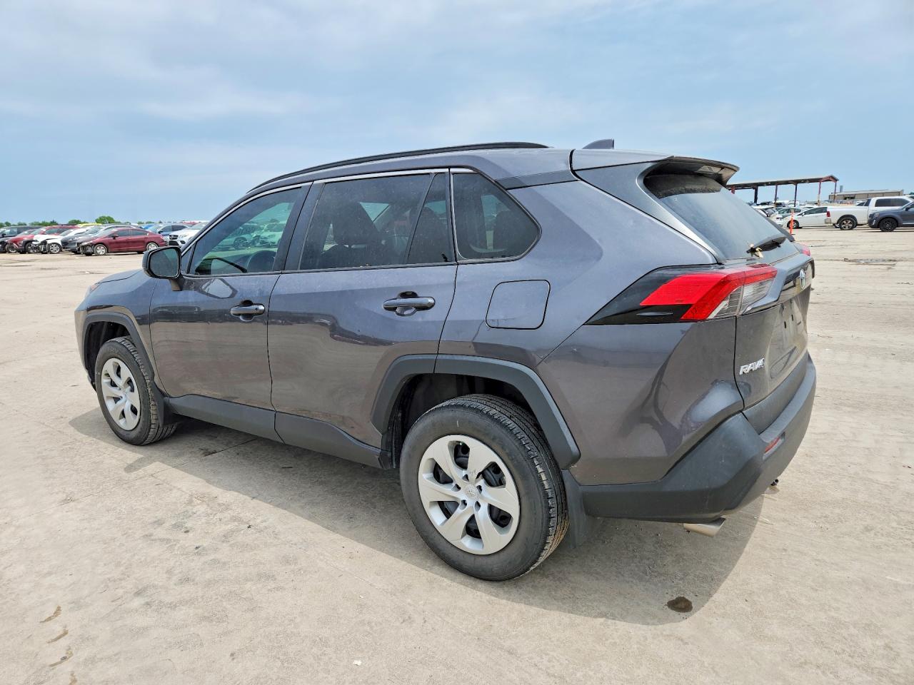 2021 TOYOTA RAV4 LE photo 3