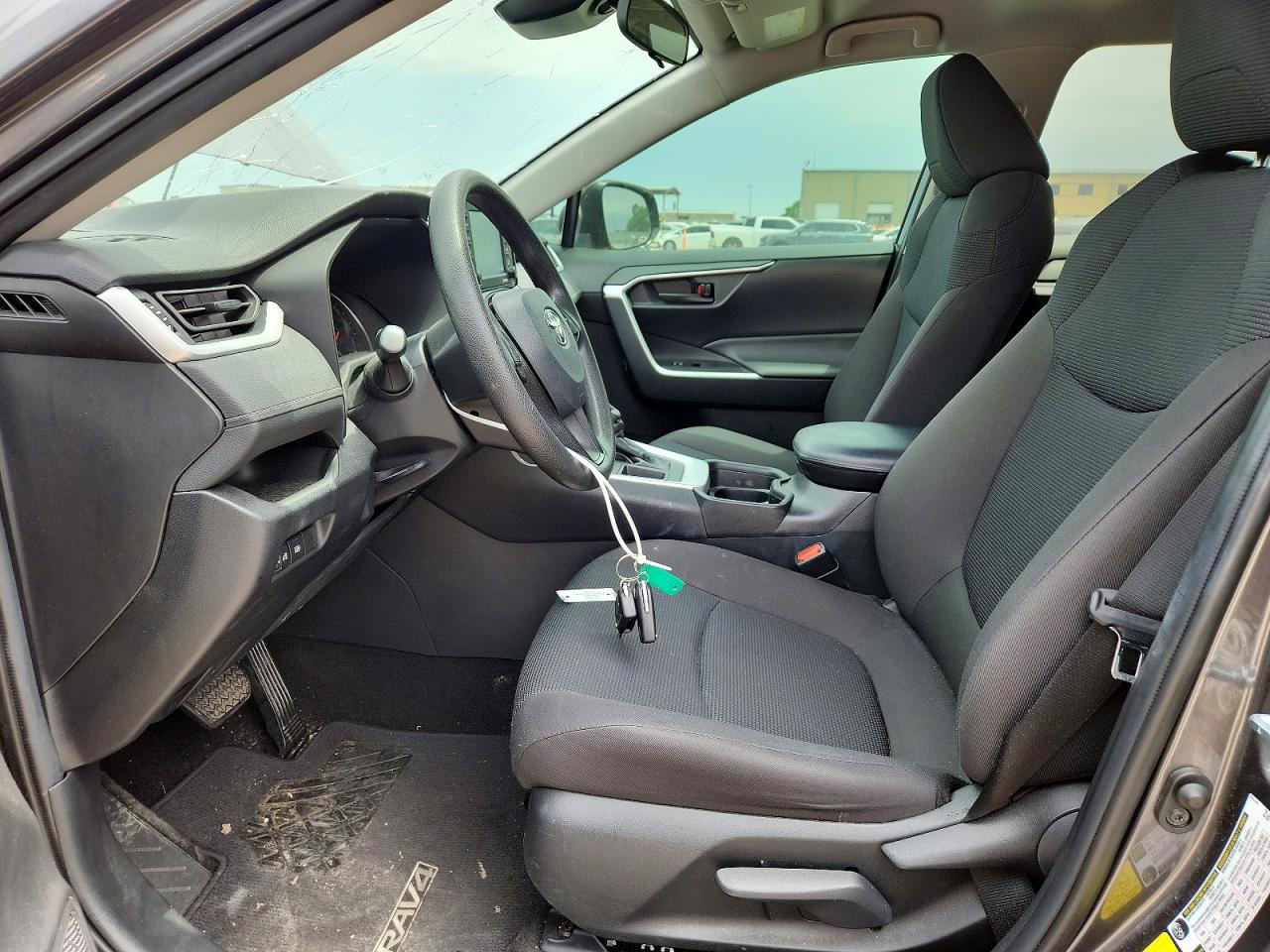 2021 TOYOTA RAV4 LE photo 13