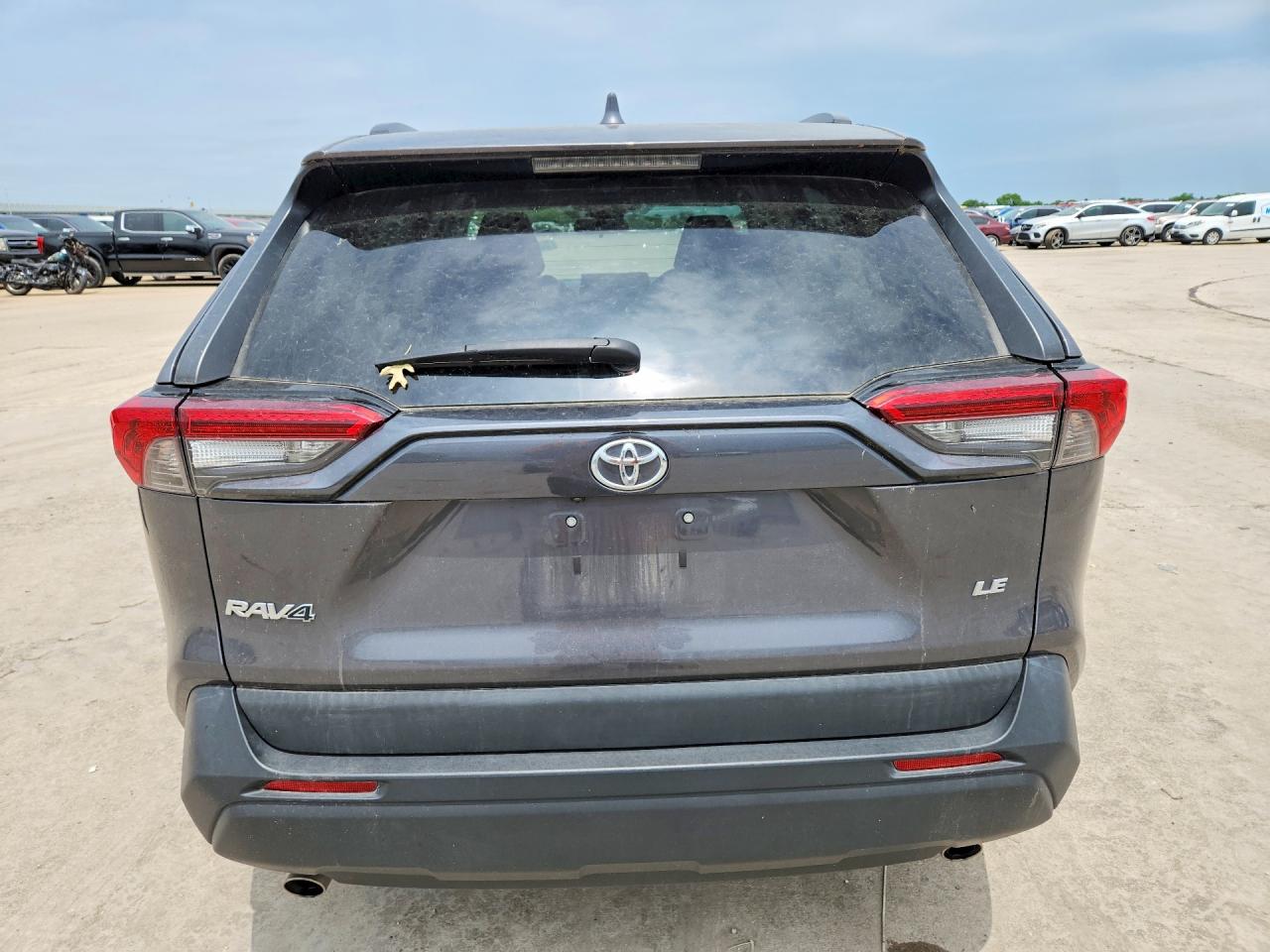 2021 TOYOTA RAV4 LE photo 11