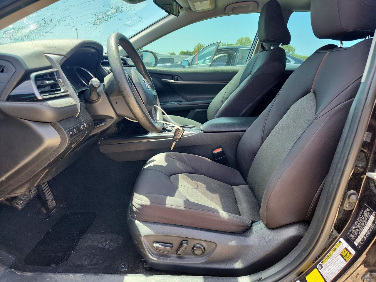 2020 TOYOTA CAMRY LE photo 13
