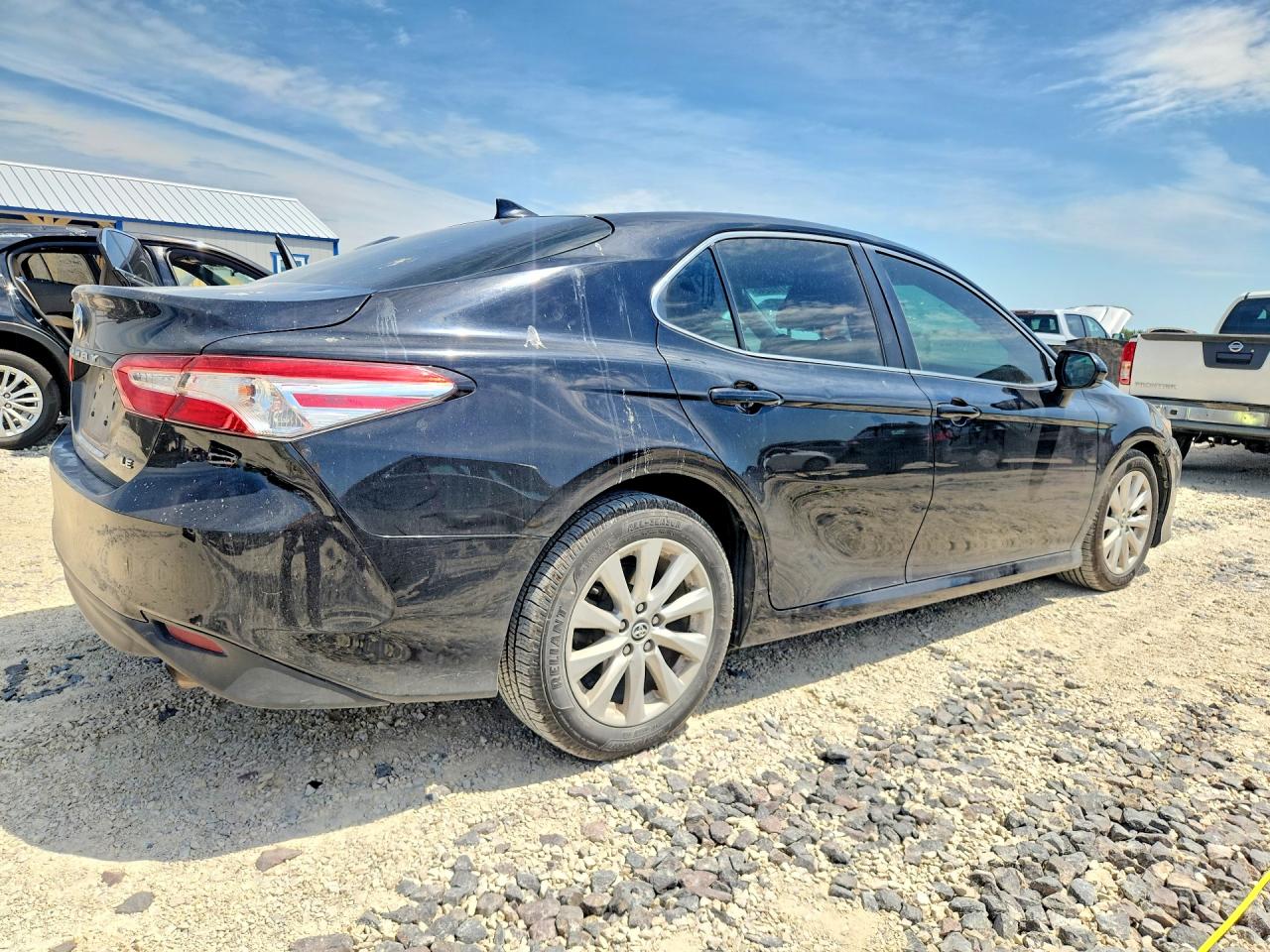 2020 TOYOTA CAMRY LE photo 5