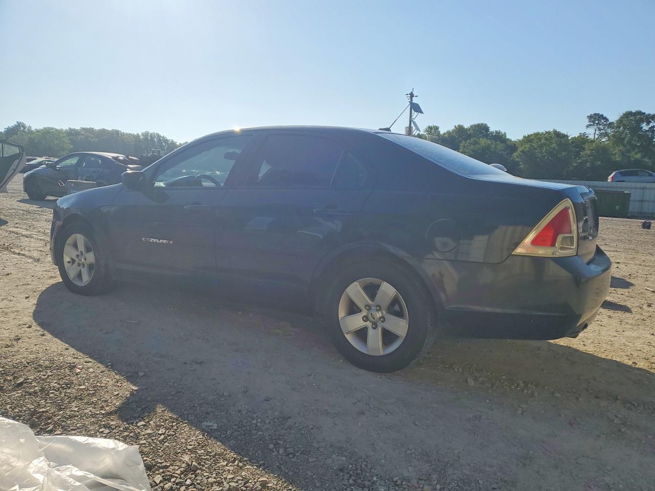 2009 FORD FUSION SE photo 2
