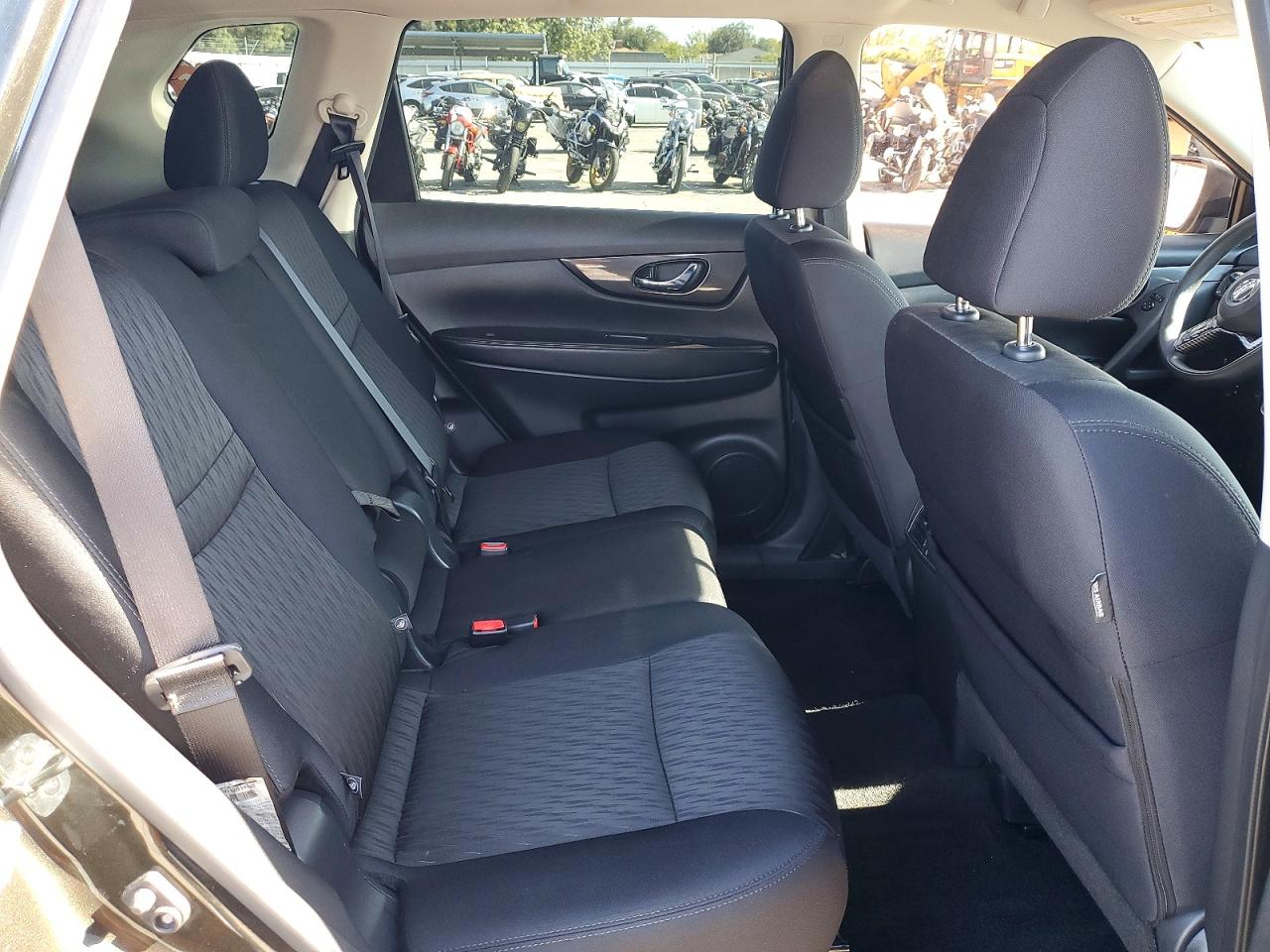 2017 NISSAN ROGUE SV photo 31