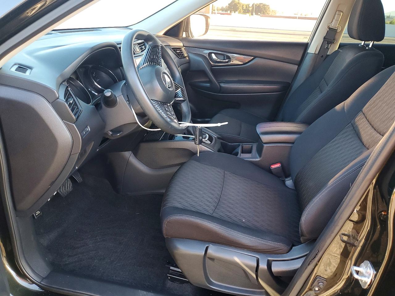 2017 NISSAN ROGUE SV photo 19