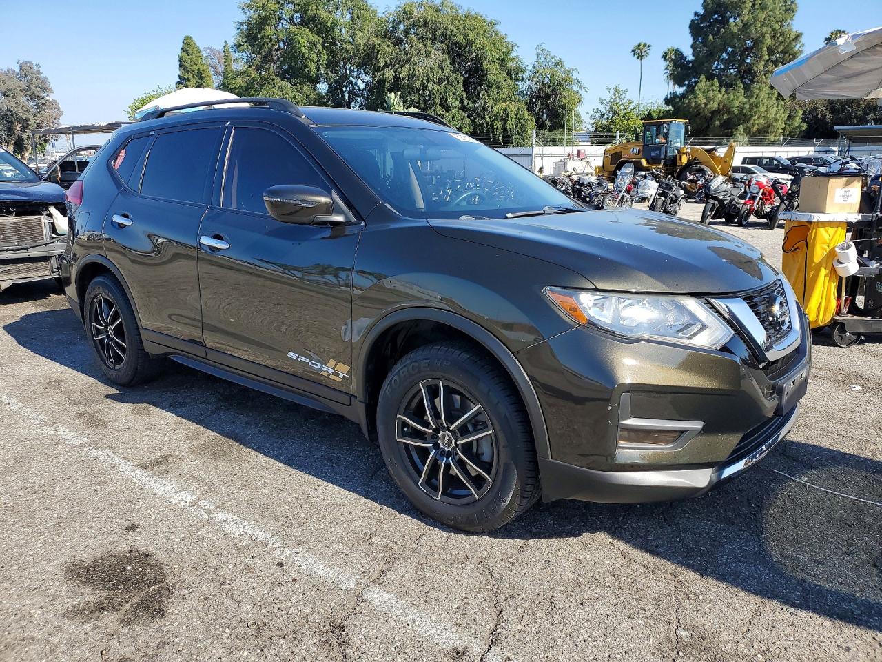 2017 NISSAN ROGUE SV photo 10