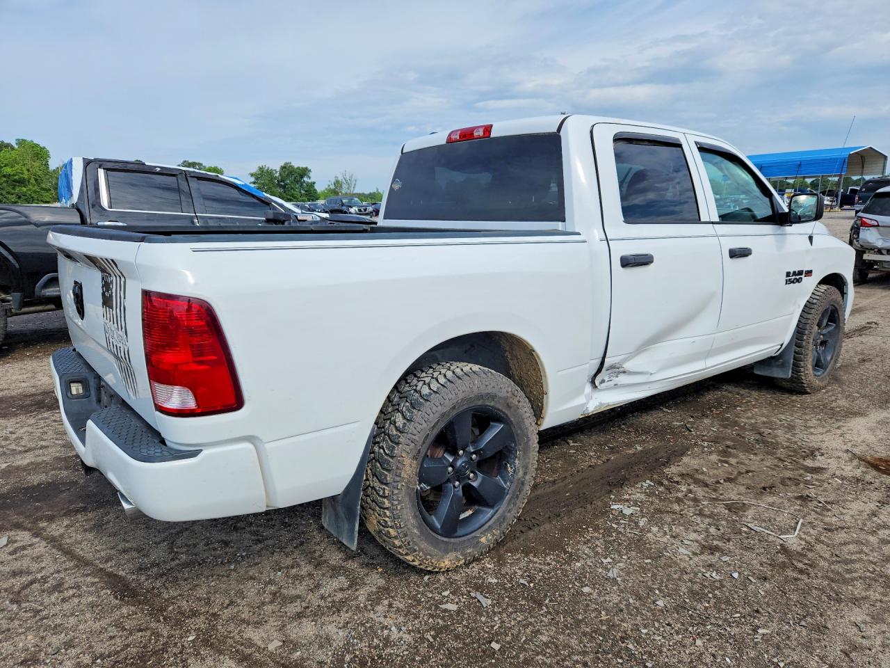 2017 RAM 1500 ST photo 3